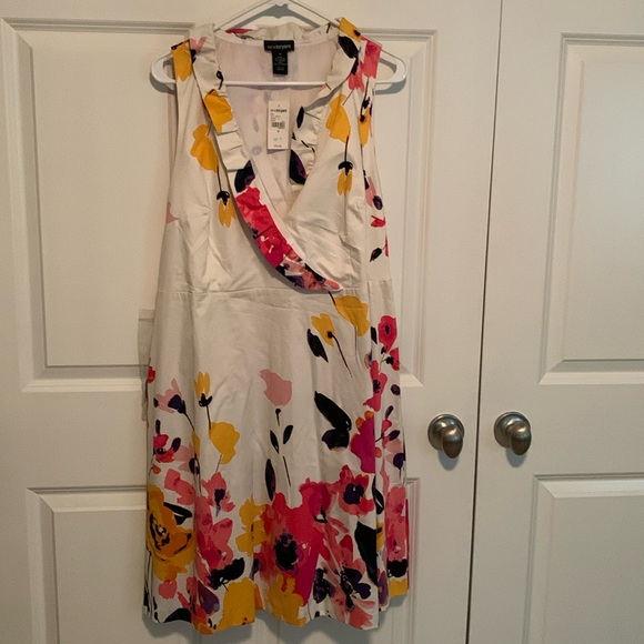 NWT Women’s Lane Bryant Size 18 Flowery Dress with V-Neck & Skinny Belt Included - Picture 4 of 11